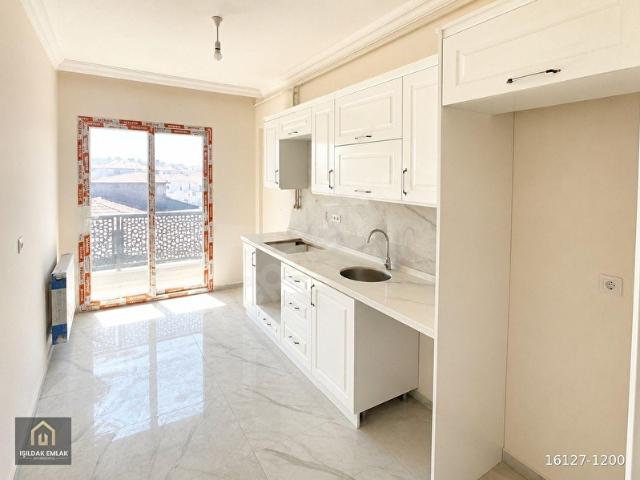 SEFERİHİSAR MERKEZDE SIFIR ASANSÖRLÜ GENİŞ 2+1 DAİRE