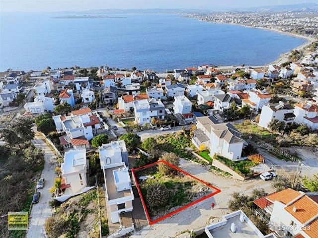 SEFERİHİSAR AKARCA DA SATILIK DENİZ MANZARALI ARSA.