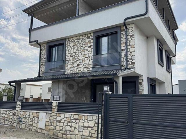 Seferihisar Tepecik mah. Satılık 4+1 sıfır Villa