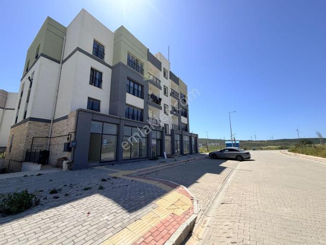 Seferihisar Toki'de Ana Yol Üzerinde Çift Bölmeli Kiralık Dükkan