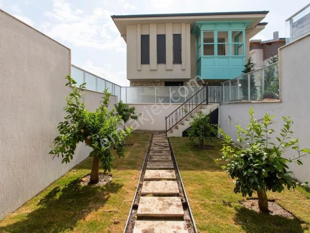 Seferihisar Ulamış Mah. Müstakil Havuzlu 3+2 Lüks Villa