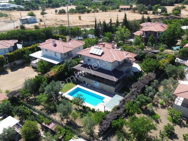 Seferihisar Ulamış'ta Satılık Havuzlu Villa | Turunçevler Sitesi'nde Tam Müstakil 5+1 Lüks Villa