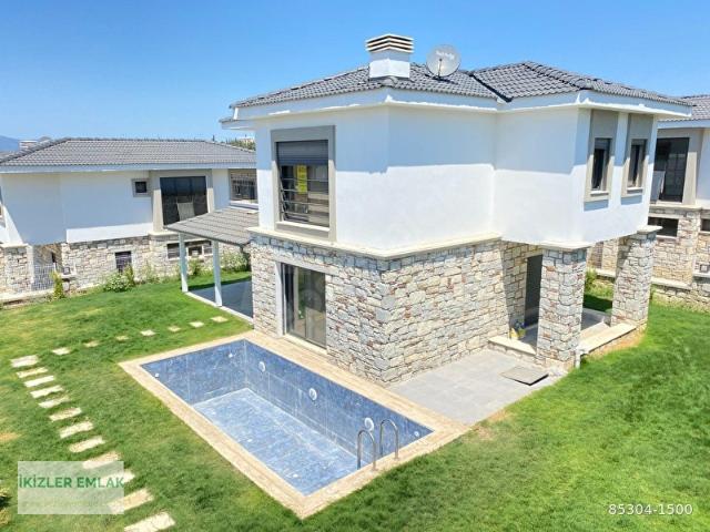 Seferihisar Akarcada Müstakil Havuzlu Lüx Şömüneli Satılık 4+1 Villa