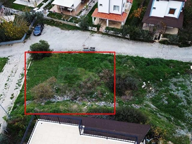Seferihisar Akarca'da site içi 348 m2 villa imarlı arsa