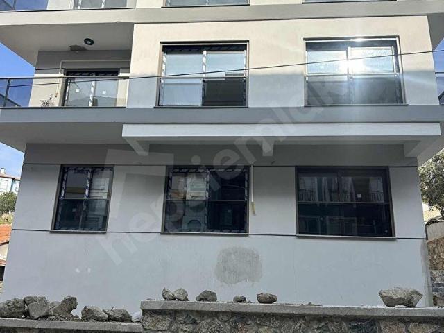 Seferihisar Çarşı Merkezinde Satılık Kat Seçenekli 1+1 Daireler