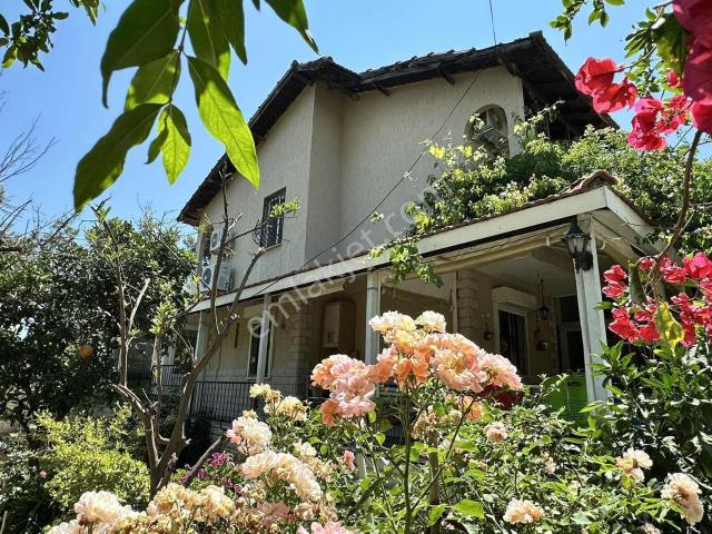 Seferihisar Atatürk Mahallesinde Denize 500 Metre Mesafede Villa