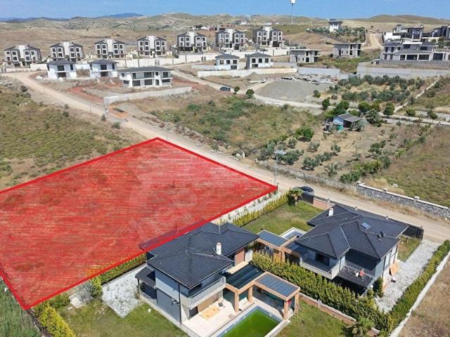 Seferihisar BahçeŞehir'de 2 Villa Yapımına Uygun 1515 m2 Arsa