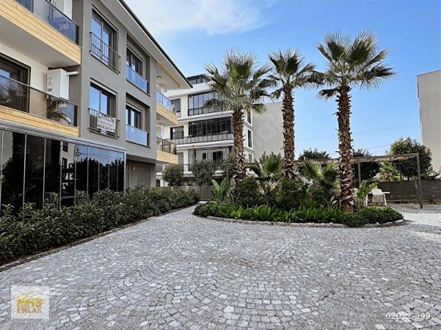 Seferihisar Camikebirde Site İçi Ebeveyn Banyolu Satılık Daire