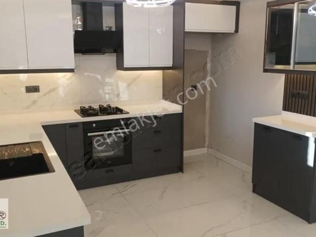 Seferihisar Cumhuriyet Mahallesi Denize 50 Metre Bahçeli Villa