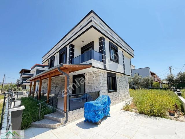 Seferihisar Doğanbey'de Denıze Yakın Satılık Genıs Bahcelı Sıfır 3+1 Villa