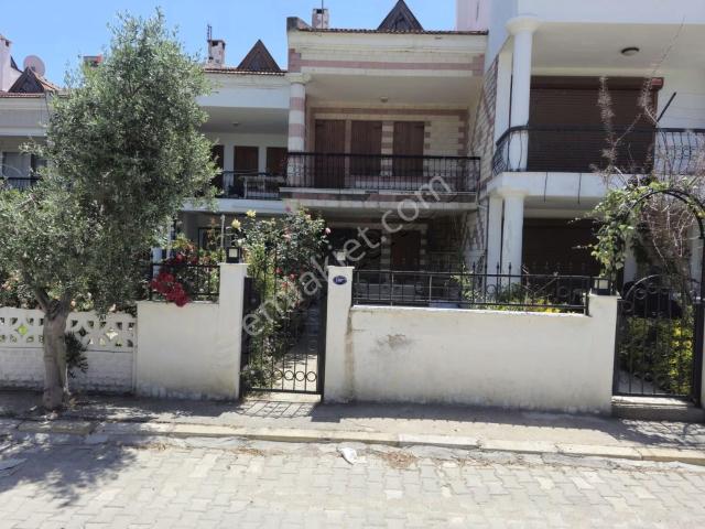 Seferihisar Doğanbeyde Satılık Triplex Yazlık