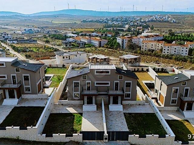 Seferihisar Düzcede Prestijli Lokasyonda 4+2 Özel Tasarım Villa