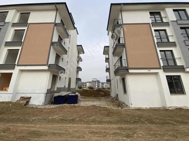 Seferihisar Havuzlu Site İçi Köşe Konumlu 2+1 Daireler