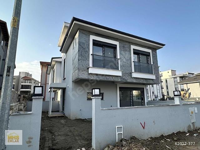 Seferihisar Çolakibrahim'de Skin Bölgede 3+1 Satılık Villa