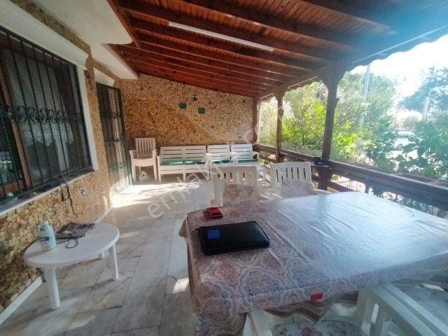 Seferihisarda Site İçinde 4+1 Satılık Müstakil Villa