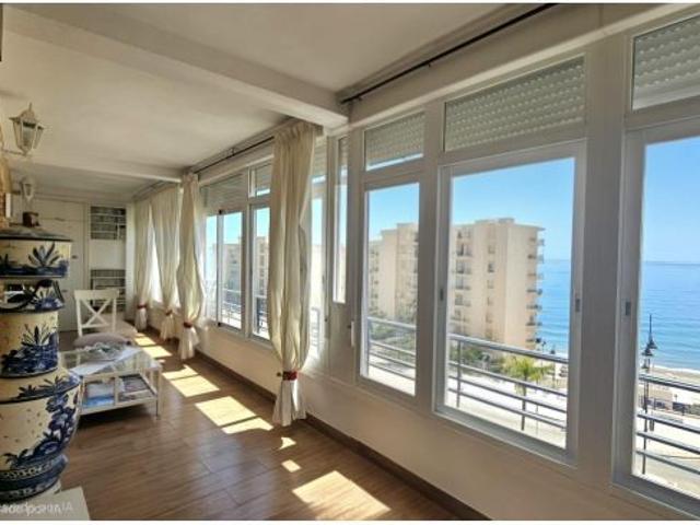 SEGUNDA LINEA DE PLAYA CON VISTAS AL MAR EN FUENGIROLA!