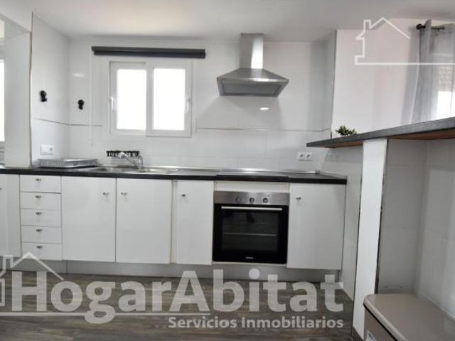 ¡SEGUNDA LÍNEA DE PLAYA! EXTERIOR REFORMADO CON GARAJE, PISCINA Y TERRAZA
