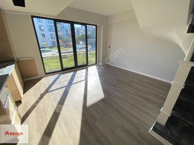 Segup'tan Körfez Sahilde Satılık Bahçeli Loft 1+1 Daire 5