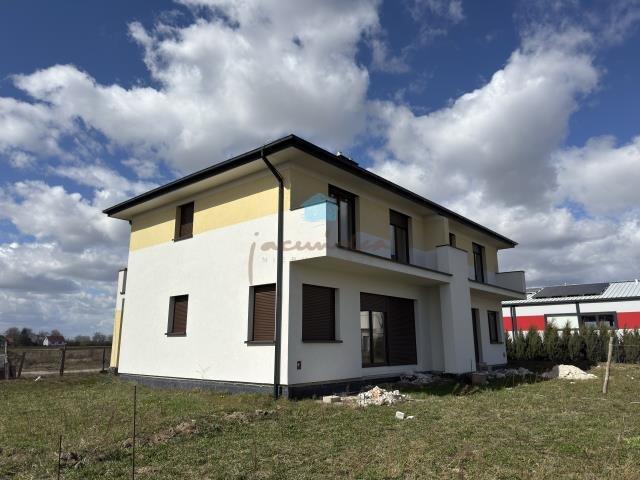 Segment bliźniak z garażem, 3 sypialnie, balkon polecam