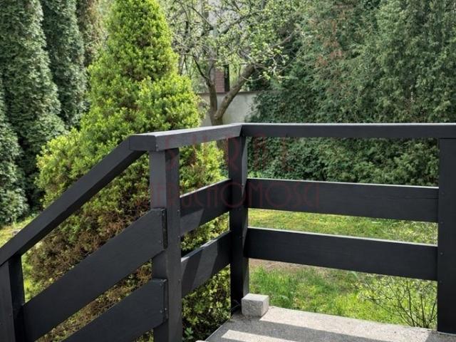 Do sprzedania słoneczny segment z ogrodem i garażem
