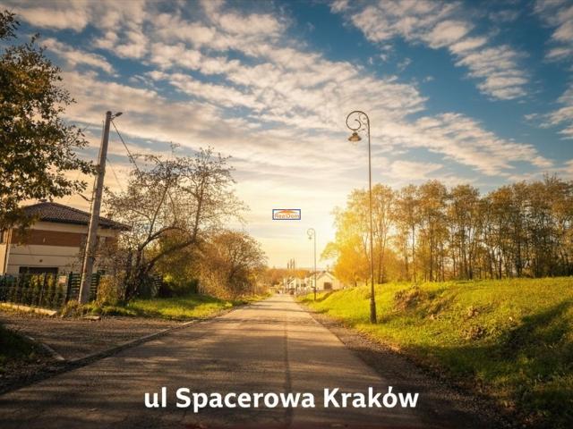 Segment inwestycyjny lub dom dla rodziny z tarasem i ogródkiem