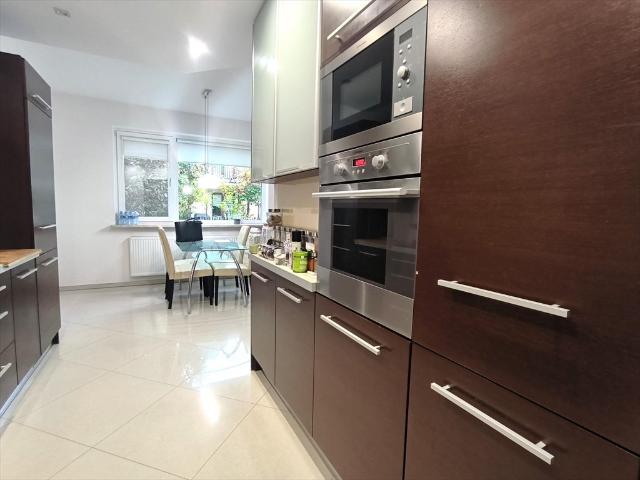 Do sprzedania przestronny segment 143 m² z garażem i ogrodem