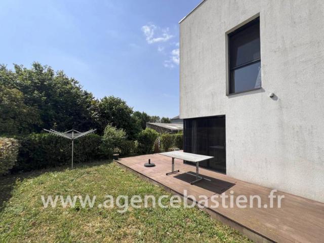 SEGNY Appartement Duplex T4 de 100 m2 3 chambres, cave