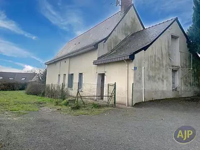 Segré en Anjou Bleu 49500 Achat / Vente maison 4 pièces t4 au dernier étage cave