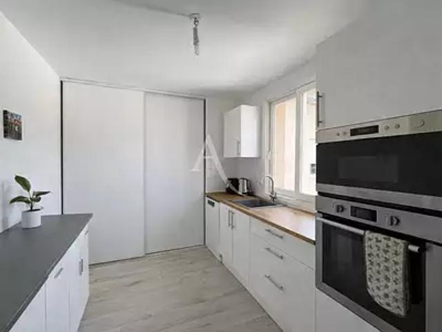 Segré en Anjou Bleu 49500 Location appartement 2 pièces t2 au dernier étage cave