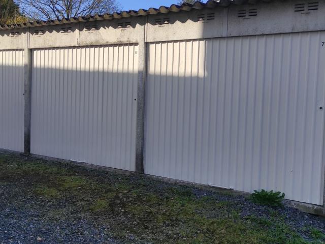Segré Location Parking / Garage 49