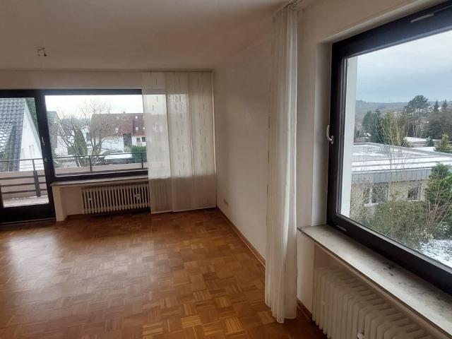 Sehr ansprechende 3 Zimmer Wohnung am Asenberg mit Balkon, Einbauküche und Garage