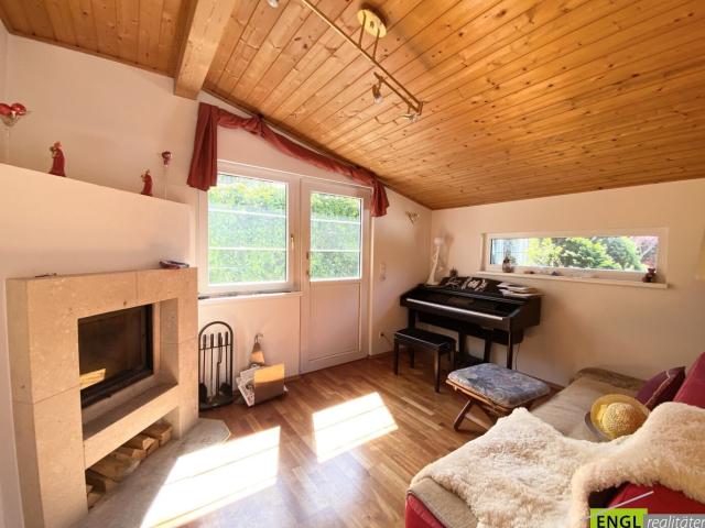 Sehr Charmantes Einfamilienhaus mit Traumhaftem Pool, Wintergarten, Großem Carport und Garten mit Einigen Extras