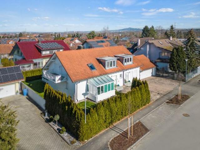 Sehr exklusives Wohnhaus mit Schwimmbad und Sauna in Altheim/Riedlingen. Preis auf Anfrage!
