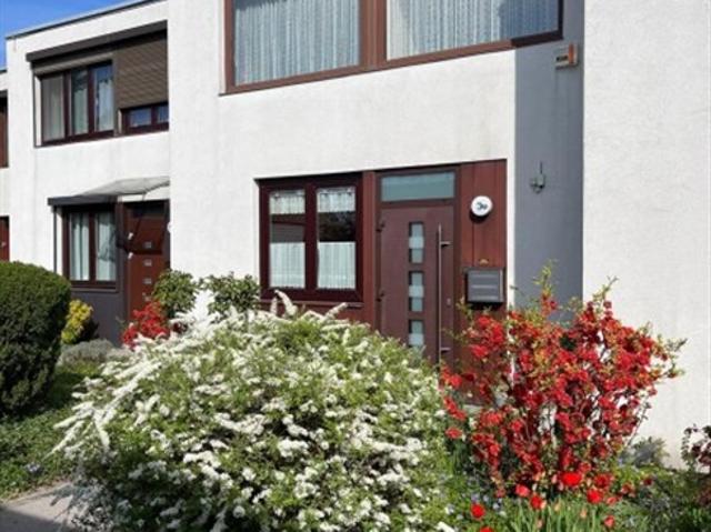 Sehr gut angelegtes Reihenhaus in Ruhelage mit Gemeinschaftspool