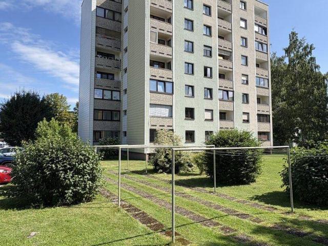 Sehr gut aufgeteilte 3 Zimmer Wohnung mit Loggia befristet vermietet