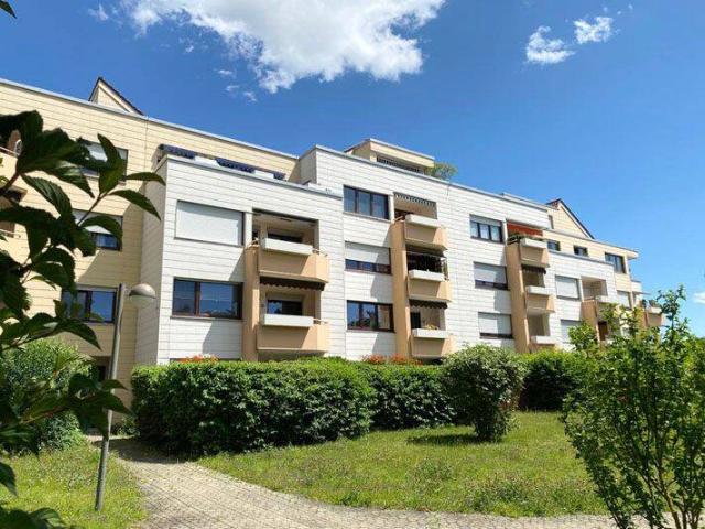 Sehr gut aufgeteilte 3,5 Zimmerwohnung mit zwei Balkonen in erstklassiger Ortsrandslage