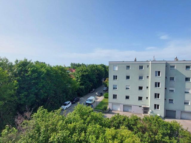 SEHR GUT GEPLANTE DREIZIMMERWOHNUNG MIT WUNDERBARER AUSSICHT IN RUHELAGE