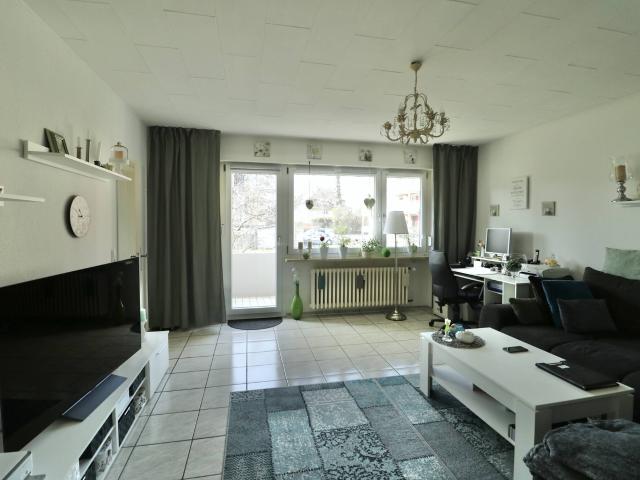Sehr gute Kapitalanlage Gepflegte 3 Zimmer Wohnung mit Balkon u. Stellpl. in Grenzach Wyhlen