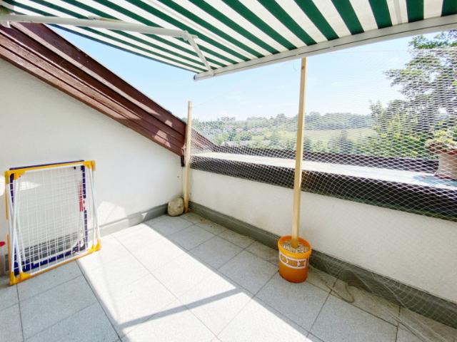 Sehr gepflegte 3 Zimmer Wohnung Dachterrasse mit Blick ins Grüne
