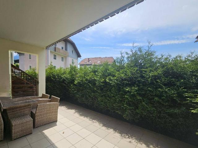 Sehr gepflegte 3 Zimmer Eigentumswohnung mit Terrasse und Gebirgsblick in beliebter Lage