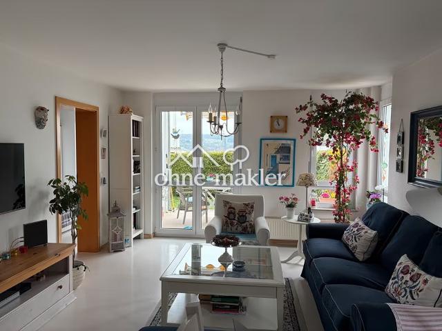 Sehr gepflegte Zwei Zimmer Wohnung mit Terrasse/Garten und übergroßen Garage !