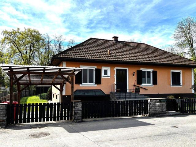 Sehr gepflegter Bungalow mit Terrasse, Garage, Carport und liebevoller Gartengestaltung in ruhiger Lage