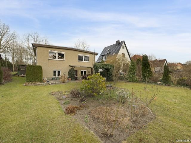 Einladendes, gepflegtes Haus mit liebevoll angelegtem Garten und weiterem Baupotenzial