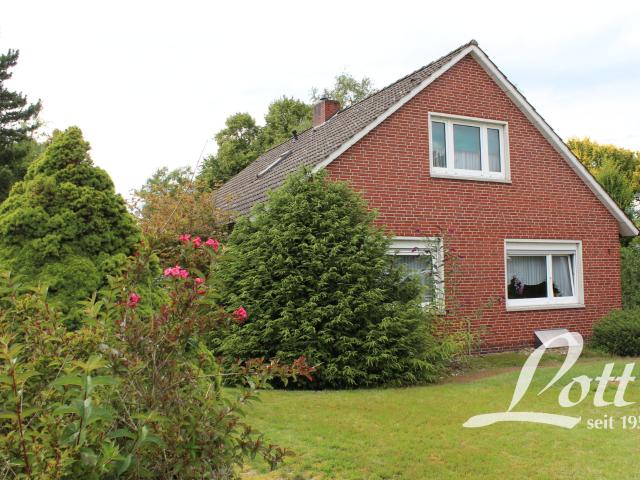 Sehr geräumiges Einfamilienhaus mit Garage in sehr zentraler Lage von Augustfehn!