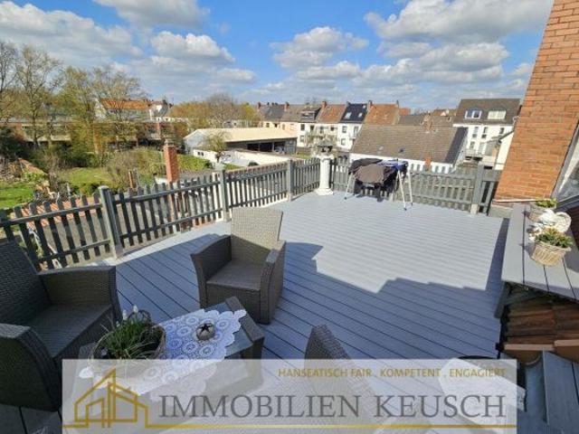 Sehr großes RMH in ruhiger Lage mit 3 WE und traumhaftschönen + großen Garten + Dachterrasse !
