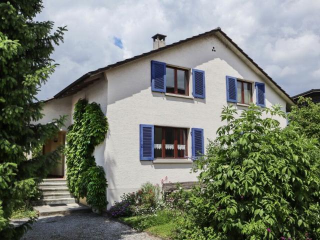 Sehr ruhige und sonnige Lage: 6 Zimmer Einfamilienhaus
