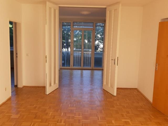 sehr schön geschnittene 3 raum wohnung in ebelsberg mit lichtdurchfluteter essveranda! ab sofort!
