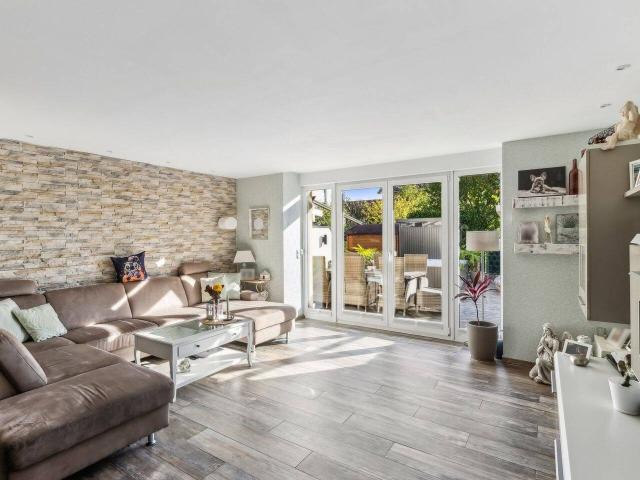 Sehr schön wohnen, Reihenmittelhaus mit ca. 181 m² Wohn & Nutzfläche in bester Lage