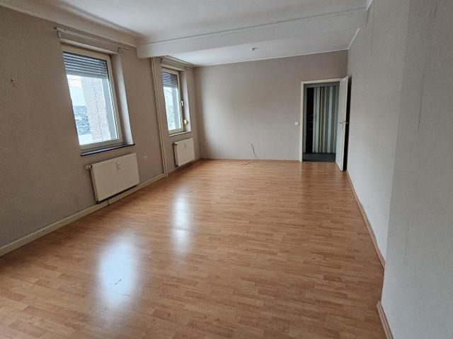 SEHR SCHÖNE 1.OG WOHNUNG MIT KÜCHE UND KLIMA,NÄHE BAHNHOF IN HERZOGENRATH ZU VERMIETEN ca.70 m²