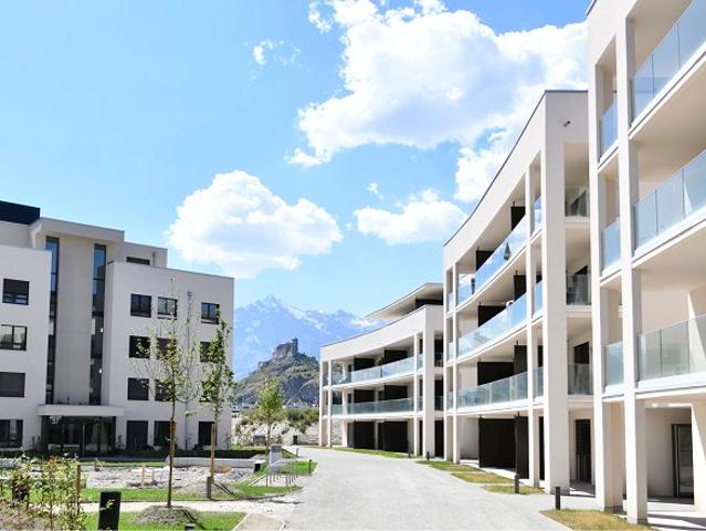 Sehr schöne 2,5 Zimmer Wohnung im ersten Stock mit großem Balkon – J104